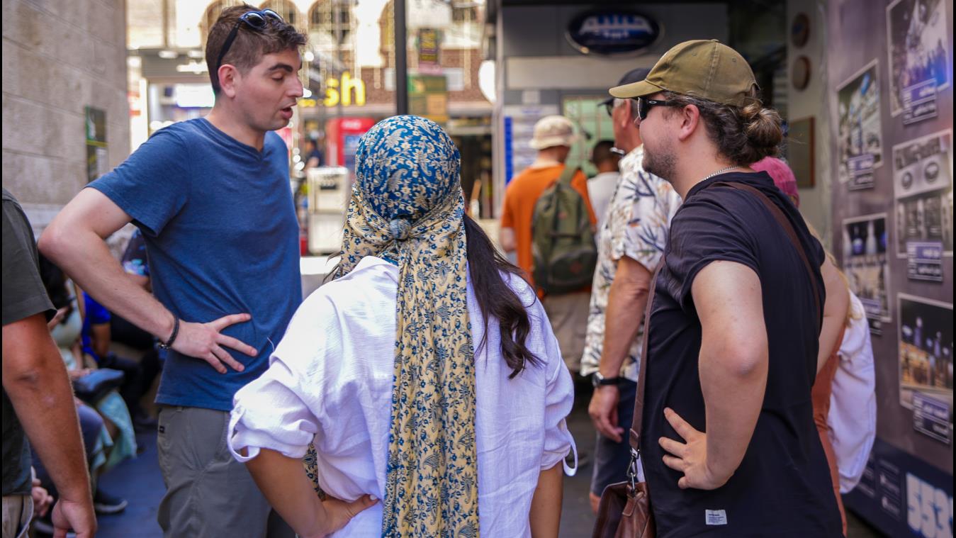 Do People Speak English in Jordan? Language Tips for Travelers