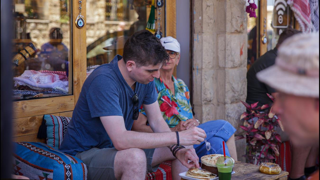 What to Eat and Drink in Jordan – A Food Lover’s Guide to Jordanian Cuisine
